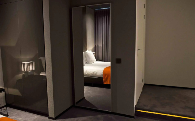 Hotel Glow