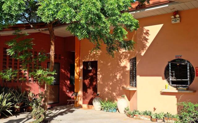 Отель Mactan Golden Motel Филиппины, Лапу-Лапу - отзывы, цены и фото номеров - забронировать отель Mactan Golden Motel онлайн вид на фасад