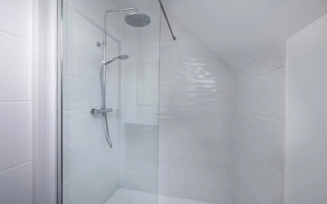 Maison moderne avec piscine et jacuzzi pour 15 personnes !