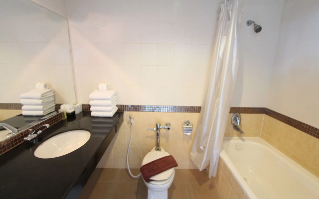 Crown Pattaya Beach Hotel