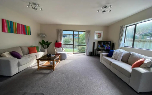8b Rippingale Road