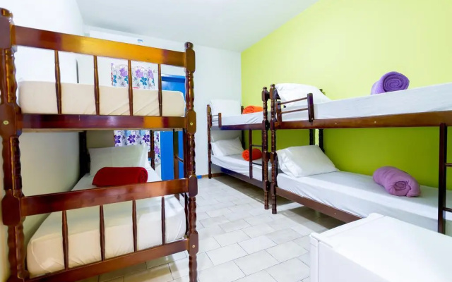 Cabanas Hostel & Suites