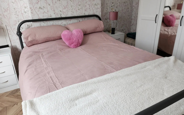 Apartment - Largs - Sleeps 4 - Pet Friendly