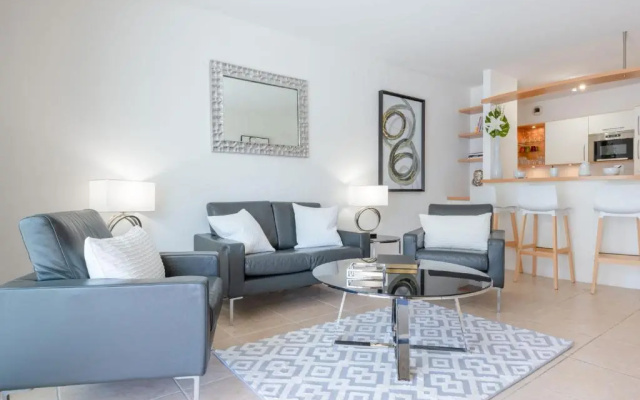 Stylish 2-bedroom apartment in an upscale residence building