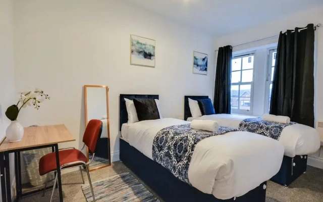 Wigan - Apartment - Sleeps 6 - Parking