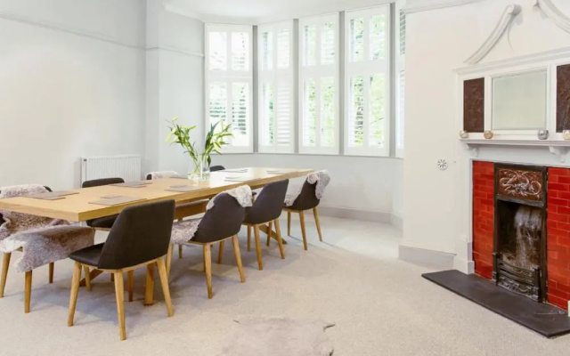 Grand Edinburgh Castlehill Apartment