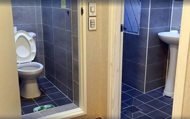 Flat B Hostel - Hostel