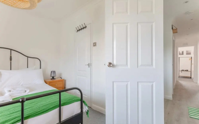 Spacious 3BD Flat, Close to Tube - Fulham!