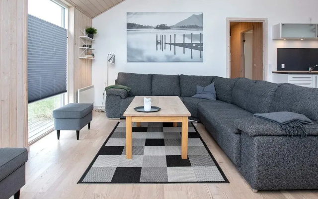 6 Person Holiday Home in Vaeggerlose