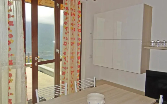La Quiete 29 Lake view Apartment by Gardadomusmea