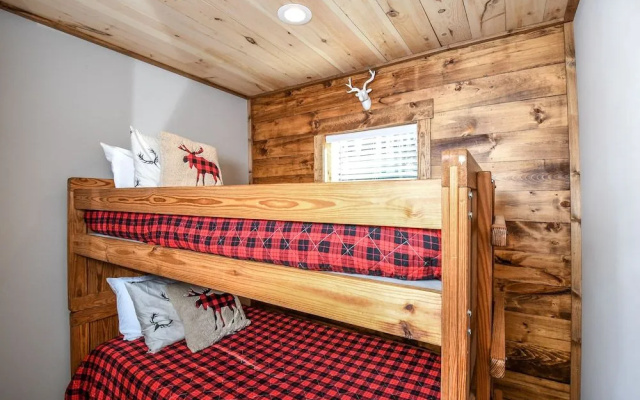 Kare Bear Cabin by Taylor Made Deep Creek