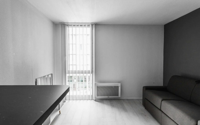 Superb Studio at the Gates of Paris
