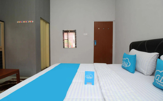 ZEN Rooms Nagoya Seraya Mas Center