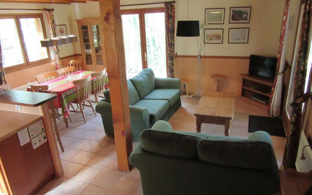 Cozy Chalet in the Woods of the Beautiful Dordogne