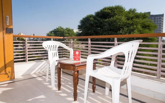 OYO 11064 Home Elegant 3BHK Villa Near Hiran Magri