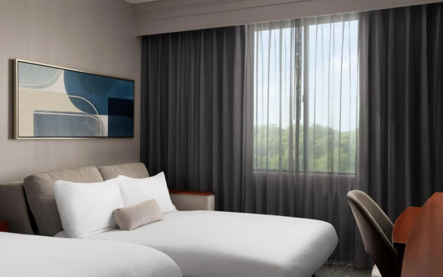 Courtyard by Marriott Long Island MacArthur Airport