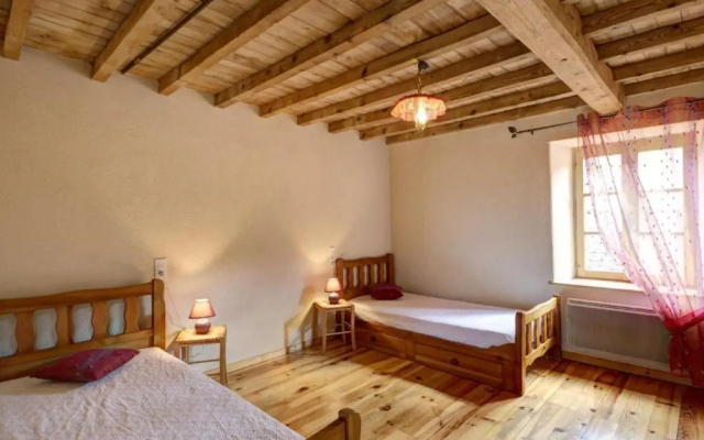 Gîte Saint-Just-en-Bas, 4 pièces, 6 personnes - FR-1-496-19