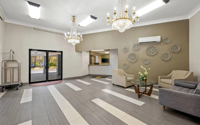 Super 8 by Wyndham Homewood Birmingham Area