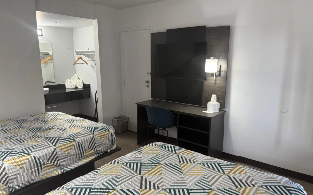 Motel 6 Des Moines, IA - North