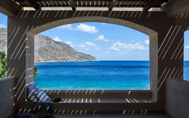 Plaka Sea Front Residence