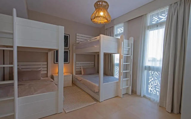 A Stunning Seaview Penthouse; 3bedrooms + Nanny