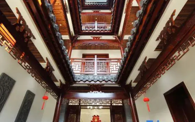 Tonglu Nanxi Bieyuan B&B (OMG Heartbeat Paradise Branch)
