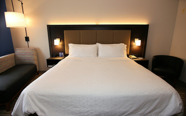 Holiday Inn Express & Suites Ashland by IHG