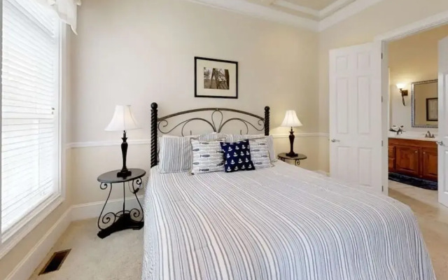 Palm Breeze 5 Bedroom Holiday Home
