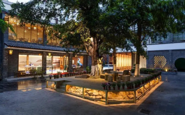 Chengdu Blue City Hotel