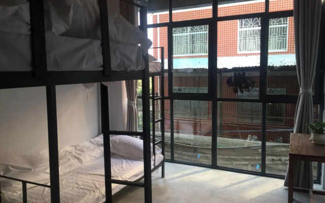Hostel Geographer