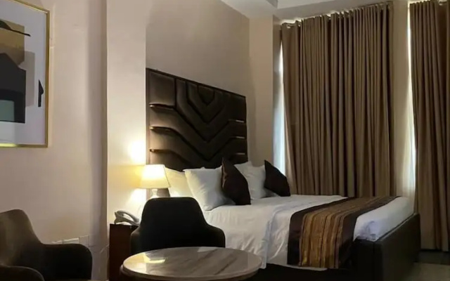 De Silver Green Luxury Hotel