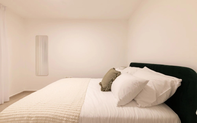 Huge & Lovely Unit 2BR 2BT By the beach