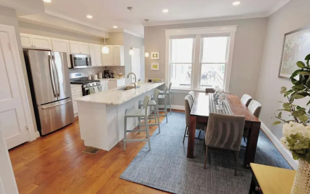 Terrific Family Townhouse + Parking x 2 Cars