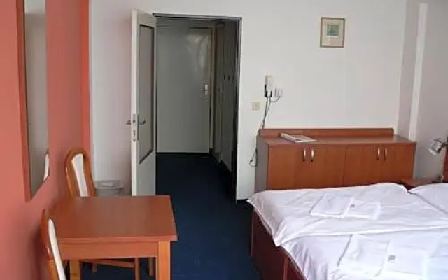 CMC Residence & Conference Inn