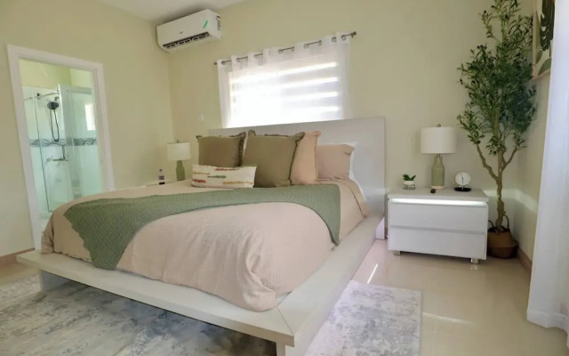Island VYB Luxe Villa Ochi Rios With Solar System