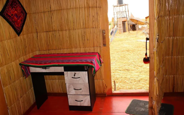Titicaca Floating Lodge