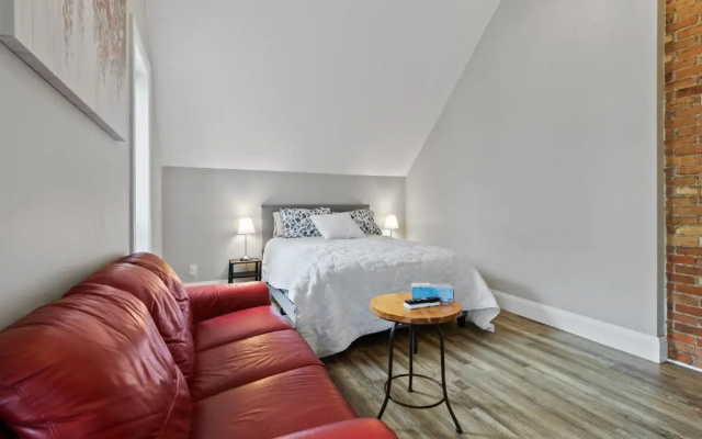 Entire 3-Units Top-Floor Across From Google