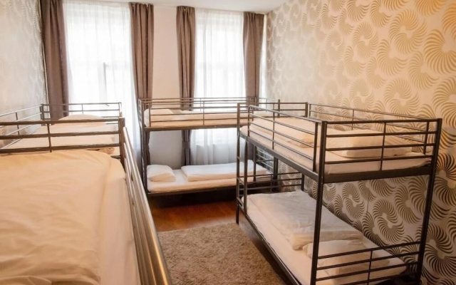 The Republic Garden - Hostel