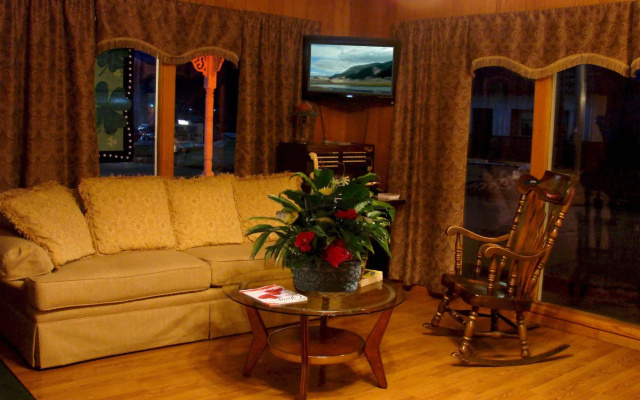Centennial Motel