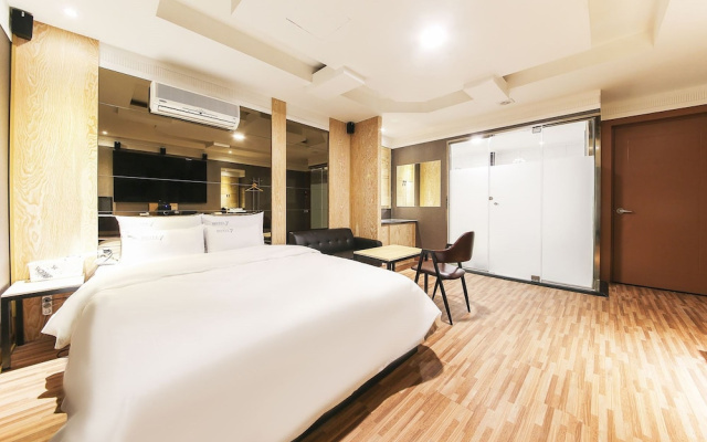 Hotel 7