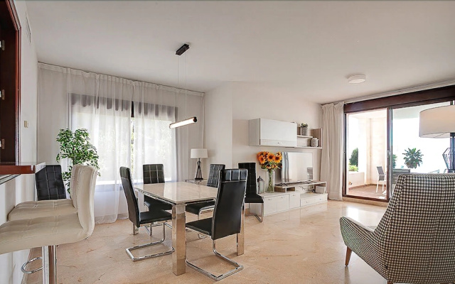3 bedroom apartment garden and sea view