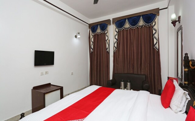 OYO Capital O 5879 Radha Damodar Residency