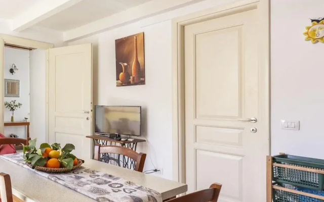 Salomone Apartment 15 With Terrace by Wonderful Italy