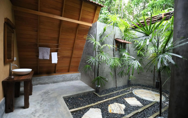 Cinnamon Paradise Flower Room