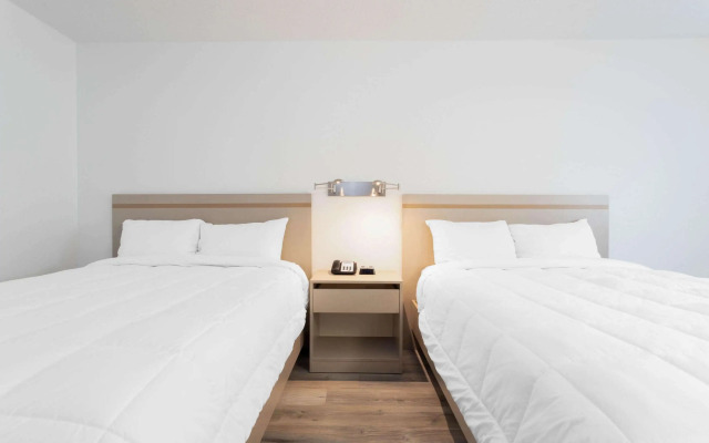 Travelodge by Wyndham Elkhart