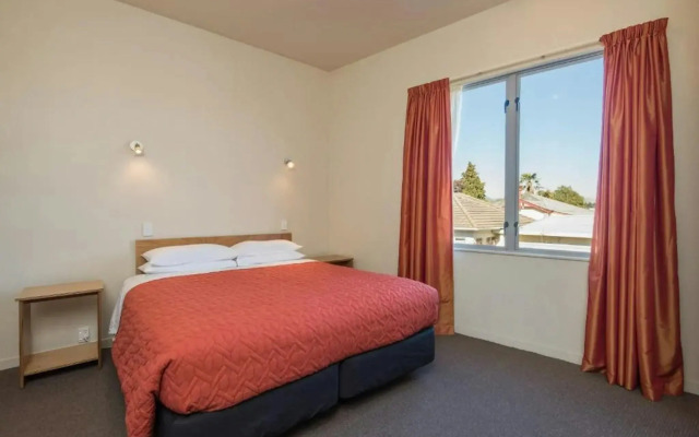 Parkside Motel