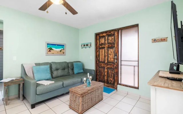 Quiet Cozy Central 2br1ba w Private Pool BBQ