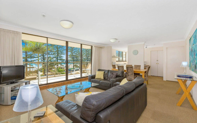 Columbia Apartments on Rainbow Bay