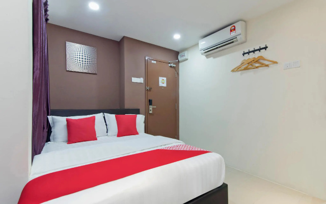 Super OYO 326 Tc Hotel