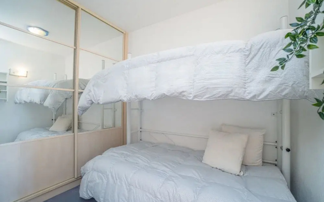 Apartment in Empuriabrava With Canal Views